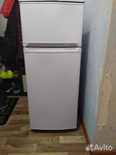 Холодильник Саратов Узкий. Двухкамерный