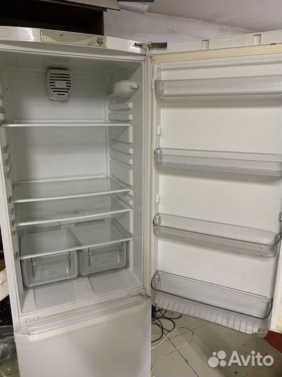 Холодильник бу ariston