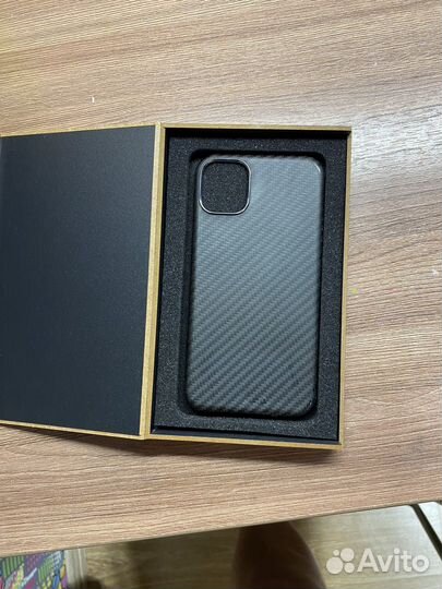 Чехол на iPhone 11 pitaka