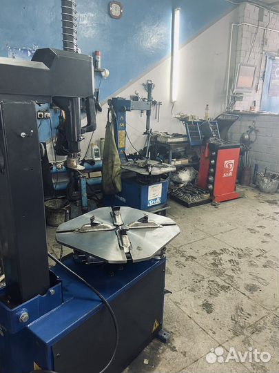 Шиномонтажник