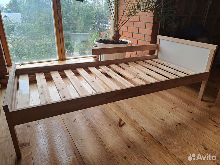 Кровать Икеа с бортиком Сниглар