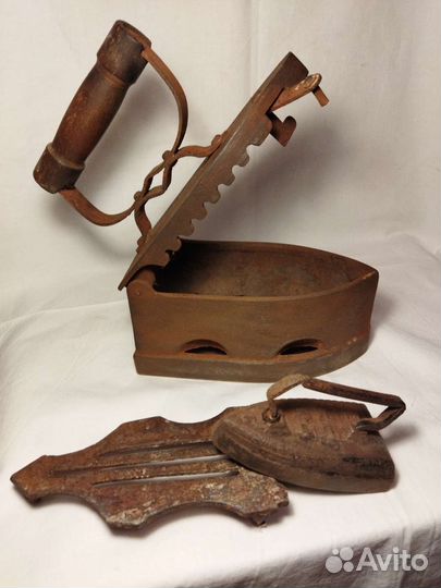 Утюг старинный