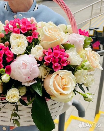 Корзина с цветами. Бесплатная доставка по городу