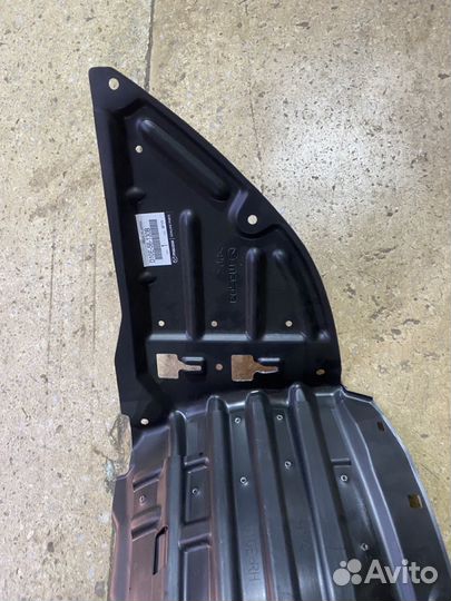 Подкрылок D10E56130B