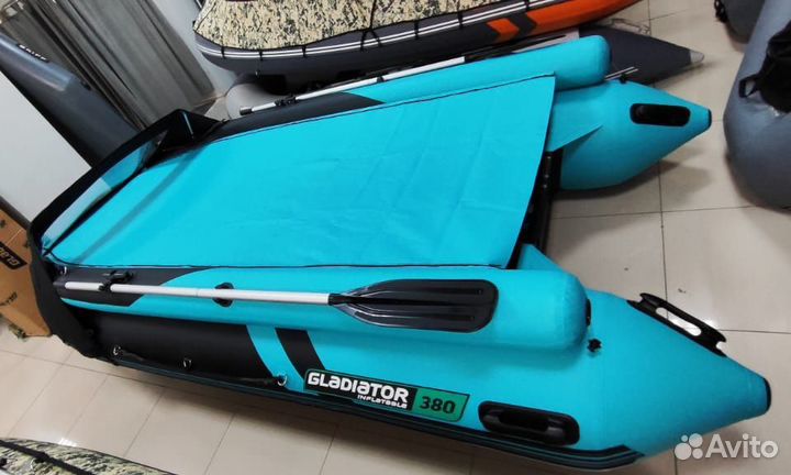 Лодка Gladiator E 380X черно-бирюзовая