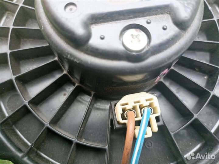 Мотор печки Mitsubishi Grandis NA4W