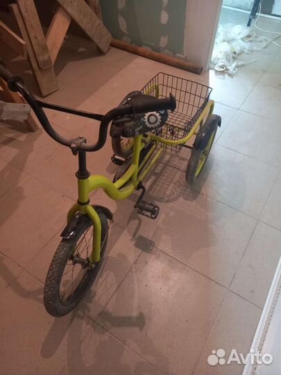 Трехколесный велосипед