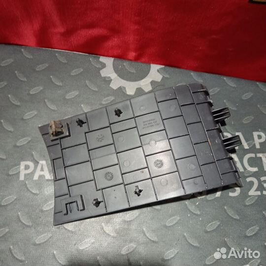 Накладка центральная 13133297 Opel Astra h