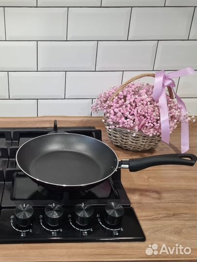 Сковорода новая диаметр 24 см