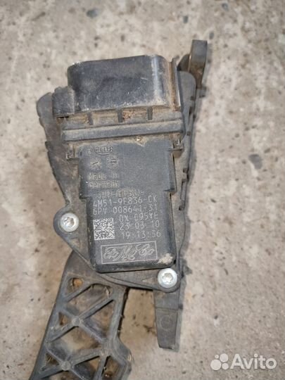 Педаль газа Ford Focus 2
