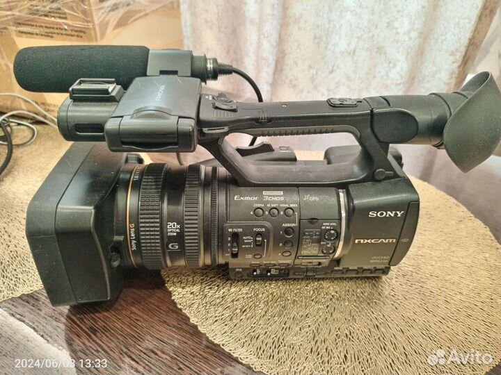 Профессиональный камкордер Sony HXR-NX5E