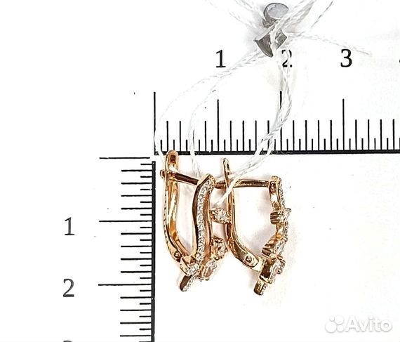 Золотые серьги с камнем