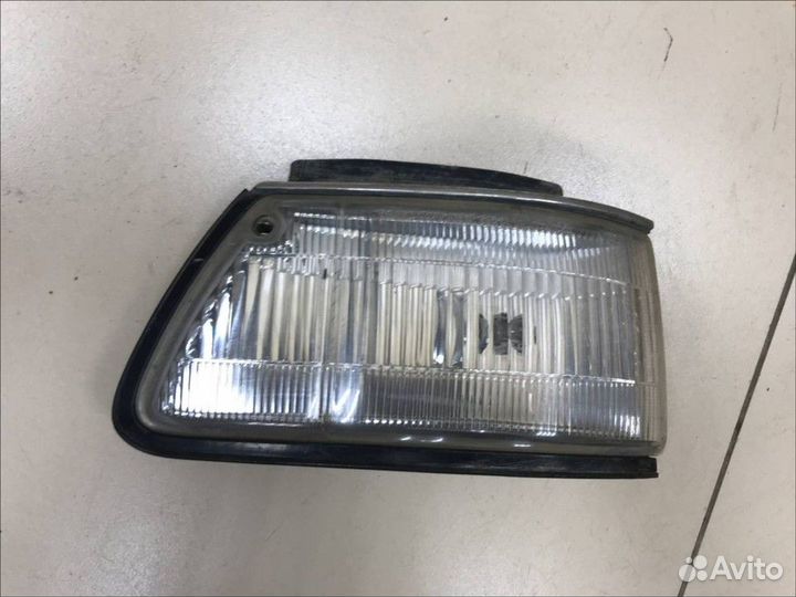 Указатель поворота передний левый Toyota Corolla