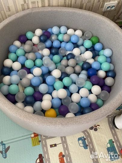 Сухой бассейн с шариками