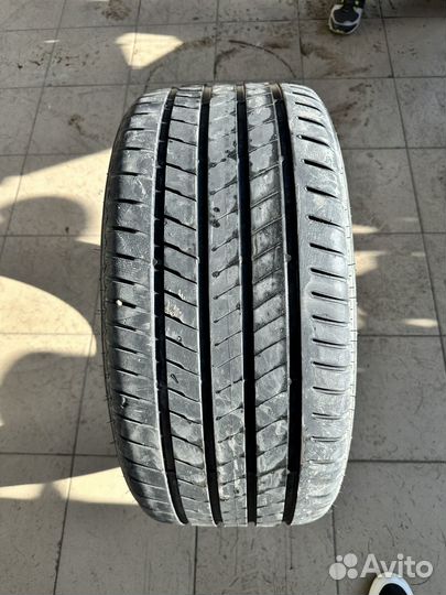 Bridgestone Alenza 001 245/45 R20 и 275/40 R20 99