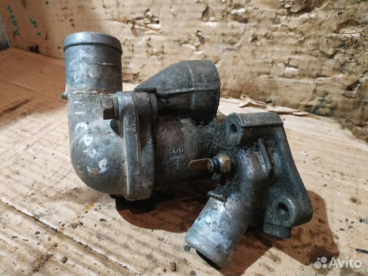 Корпус термостата Mitsubishi Lancer