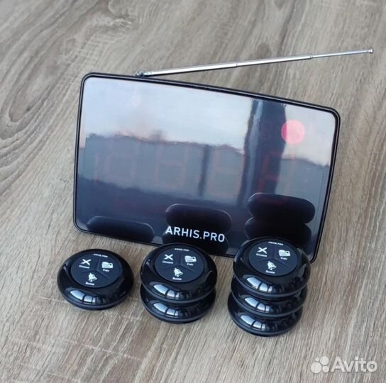 Влагозащищенная кнопка вызова персонала и табло