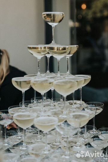 Пирамида из шампанского