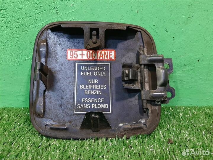 Лючок топливного бака Mitsubishi Carisma 2003