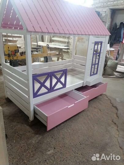 Кровать домик из Массива