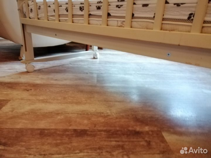 Детская кровать с бортиком и матрасом