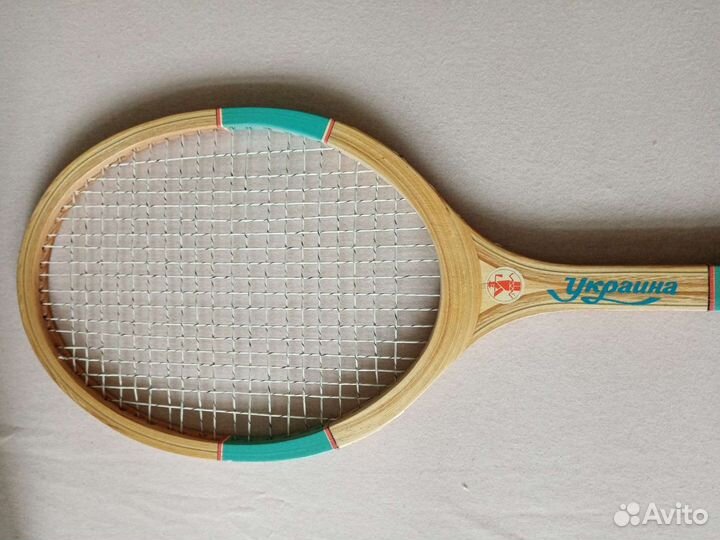 Ракетка для тенниса или бадминтона 