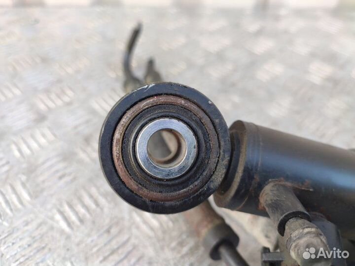 Гидроцилиндр подъема кузова задний Toyota Prado