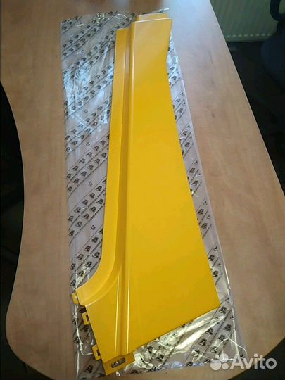 Уголок подкапотный вертикальный на JCB