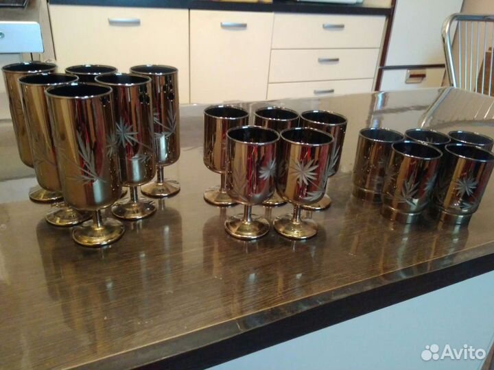 Рюмки и вазочка
