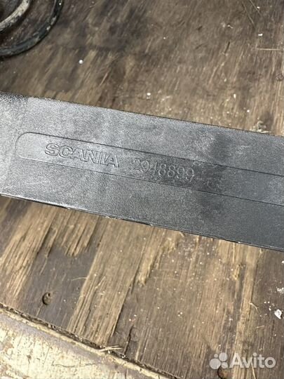 Кронштейн спойлера кабины Scania 6 2948899