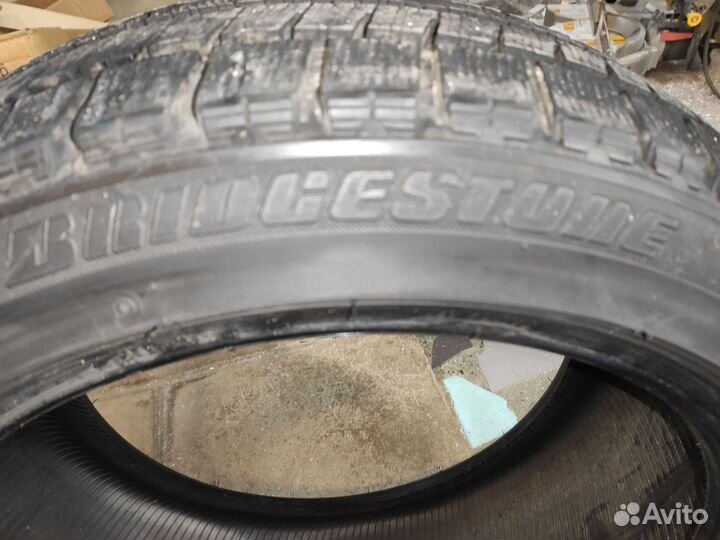 Bridgestone Blizzak Revo GZ 215/45 R17