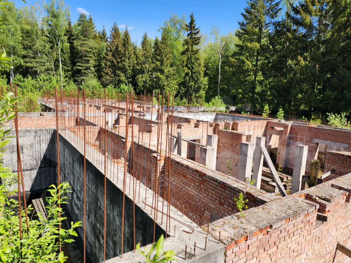 Дом 1500 м² на участке 25 сот.