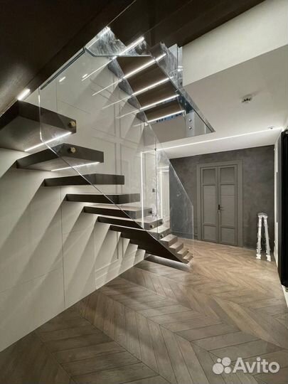 Стеклянное ограждение для лестницы