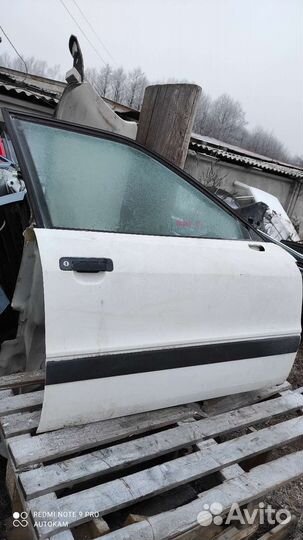 Передняя правая дверь Audi 80 B3 белая