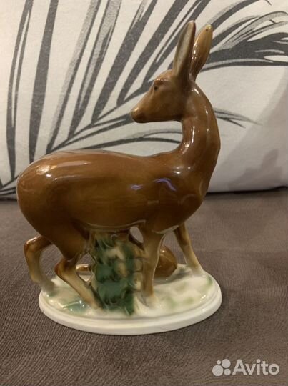 Статуэтка «Олениха с олененком»