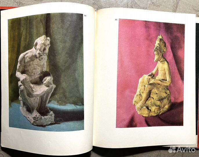 Книга про коллекцию чертей