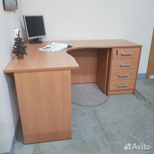 Угловой стол. Тумба приставная. Новое