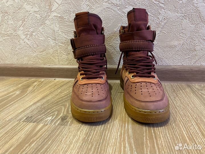 Nike Air Force 1 Special Field Premium (41 EUR)
