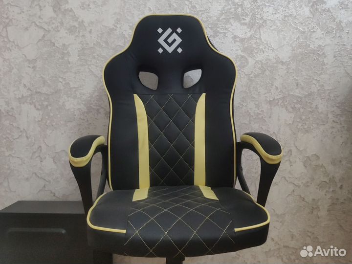 Defender кресло