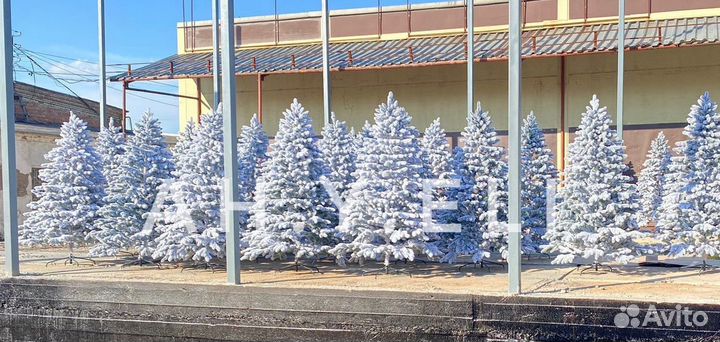 Елка литая заснеженная