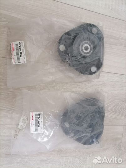 Опоры передних амортизаторов Toyota RAV4