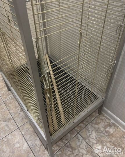 Клетка для крупного попугая