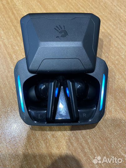 Беспроводные наушники bloody m70