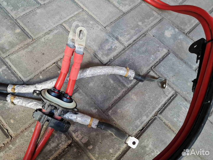 Плюсовой провод аккумулятора BMW 5 G30/G31