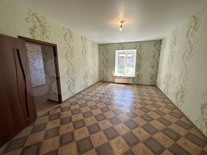 2-к. квартира, 74 м², 1/2 эт.