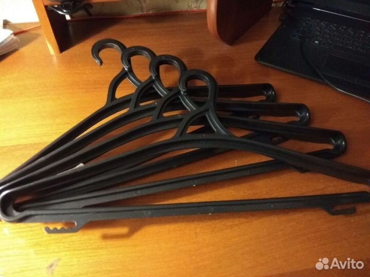 Вешалка плечики для верхней одежды