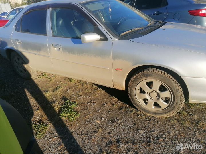 Ford Mondeo 2.0 МТ, 1998, 200 000 км