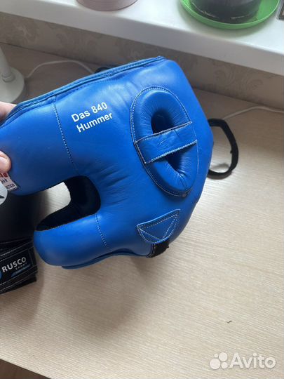 Боксерский шлем с перчатками