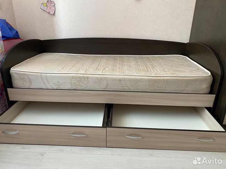 Двухэтажная кровать