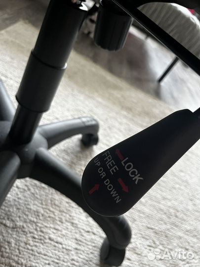 Компьютерное кресло офисное руководителя